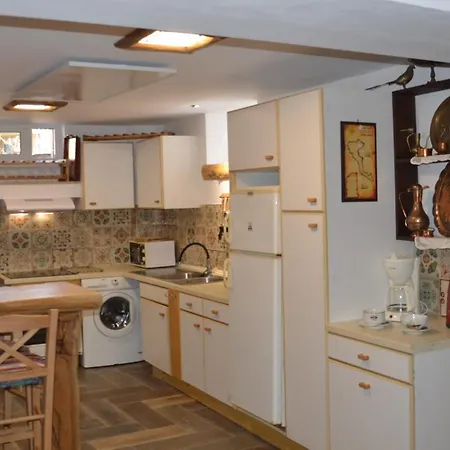 Meandros27 Cosy Countryside Rustic Semi Basement