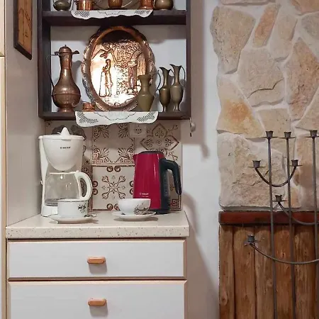 Meandros27 Cosy Countryside Rustic Semi Basement Apartment
