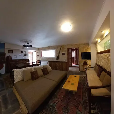 Meandros27 Cosy Countryside Rustic Semi Basement *